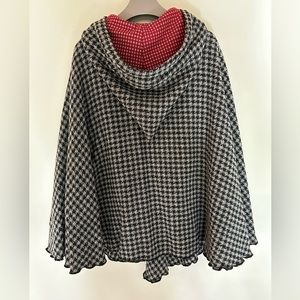 Cape en lainage. Small.